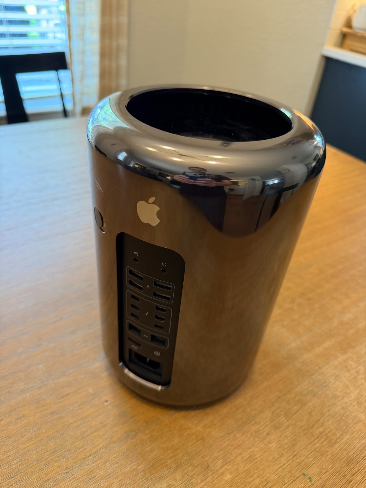 Apple Mac Pro 2013 3.7GHz Quad-Core Xeon AMD FirePro D700 6GB | 12GB RAM | 256GB