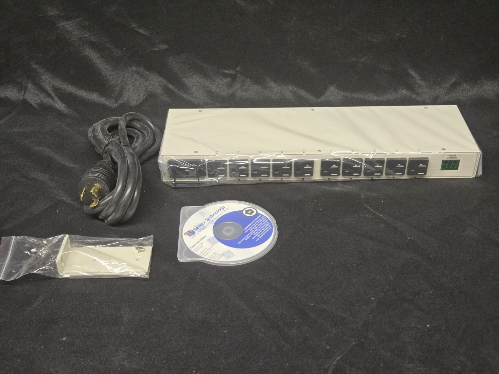 Server Technologies Inc. Sentry Metered Cabinet Distribution Unit P/N:C-10H1-C20