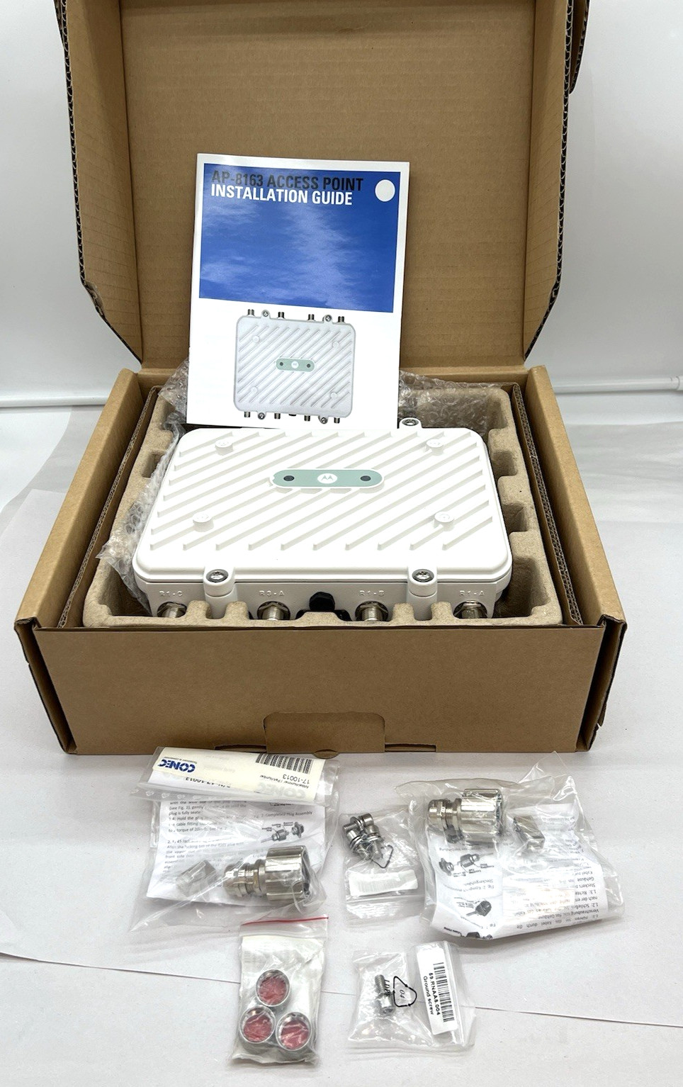 Motorola Solutions AP-8163-66S40-EU Outdoor Dual Radio Access Point, 3x3:3