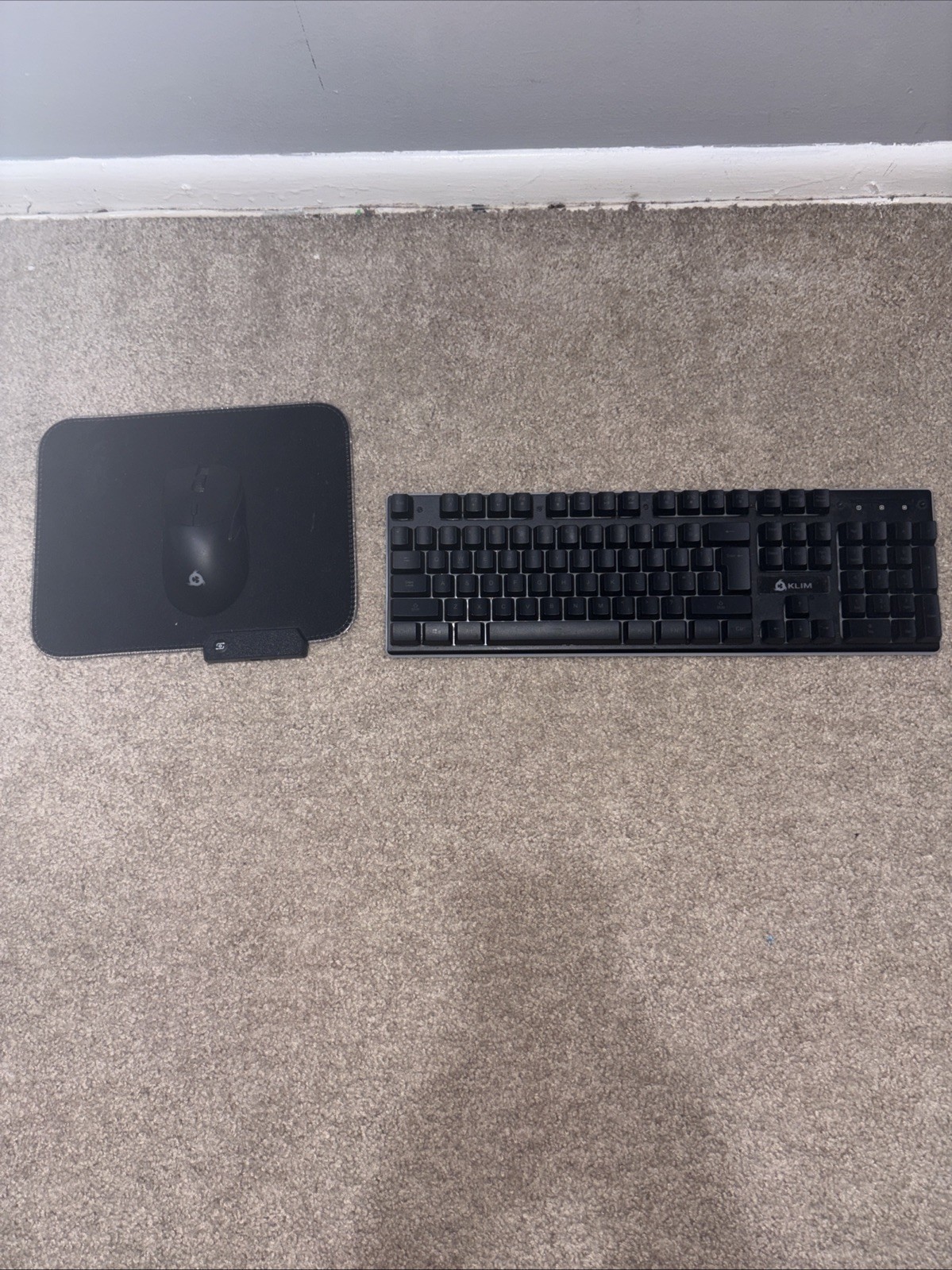 KLIM Thunder Keyboard Wireless RGB Gaming Keyboard USB With Mouse And Mousepad