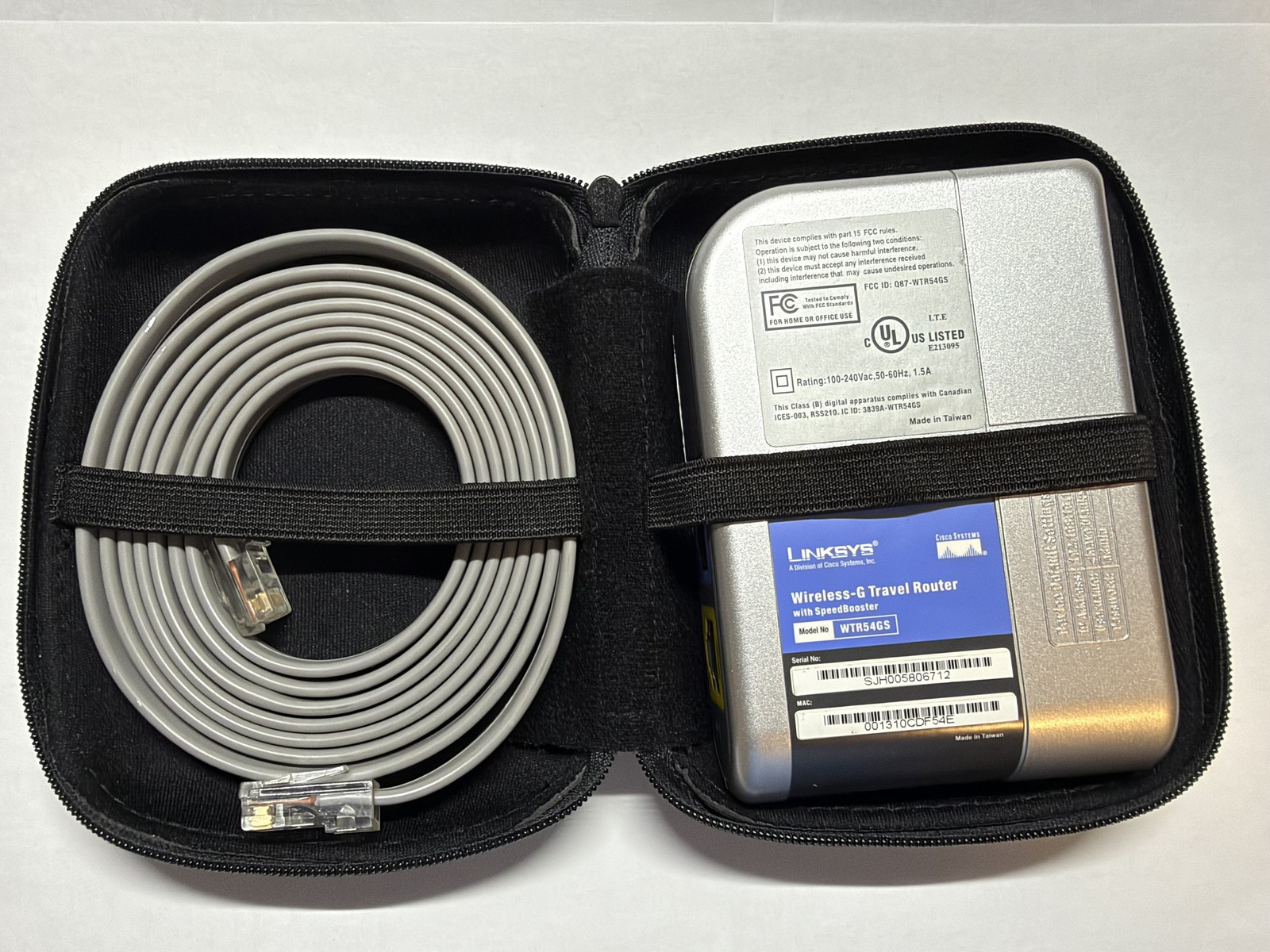 Linksys WTR54GS Wireless-G Travel Router SpeedBooster + Ethernet Cable + Case