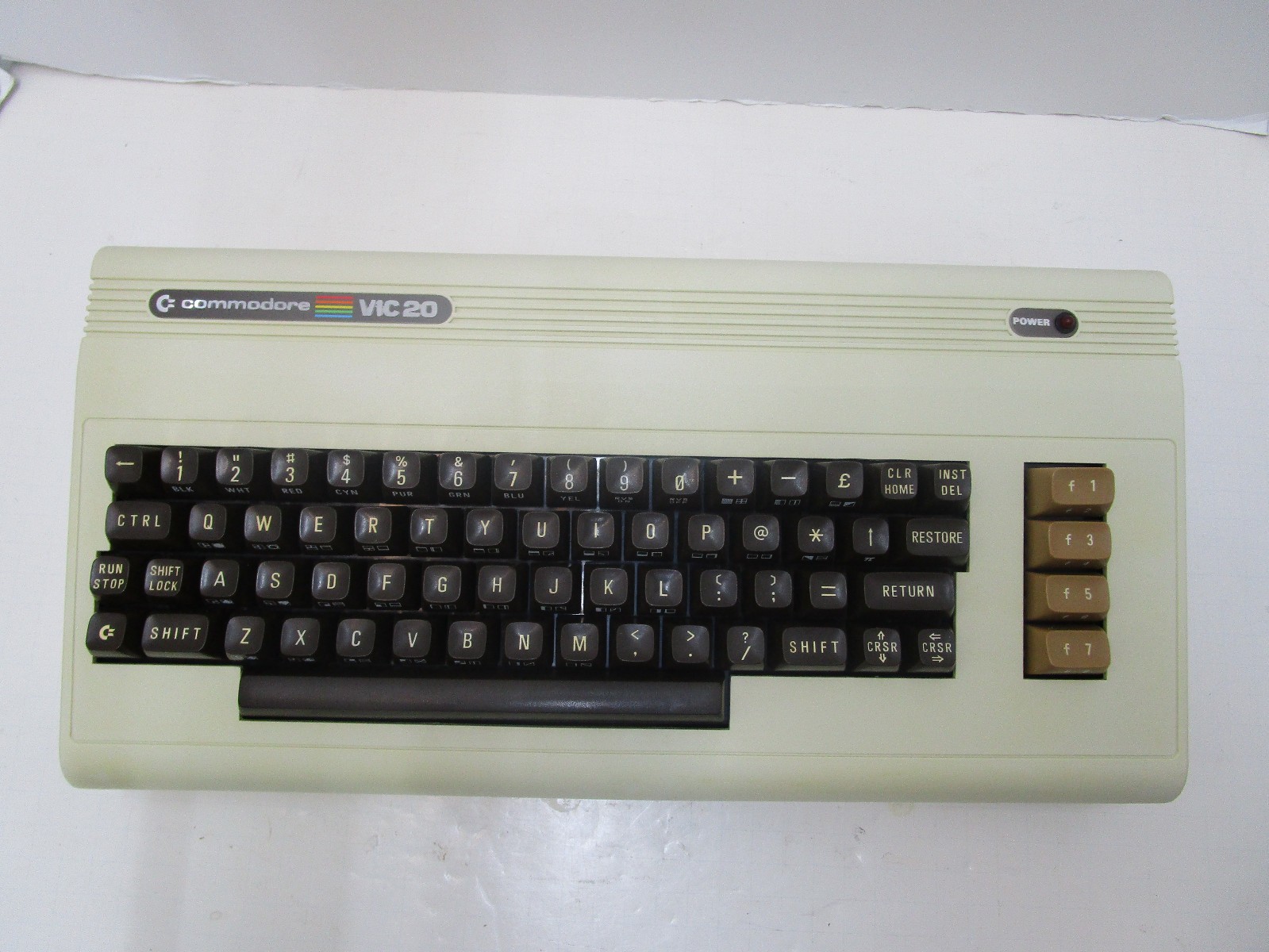 COMMODORE VIC-20 DIN STYLE 250403 COMPUTER HEATSINKS IC TESTD/WORKNG LOT #35 💻