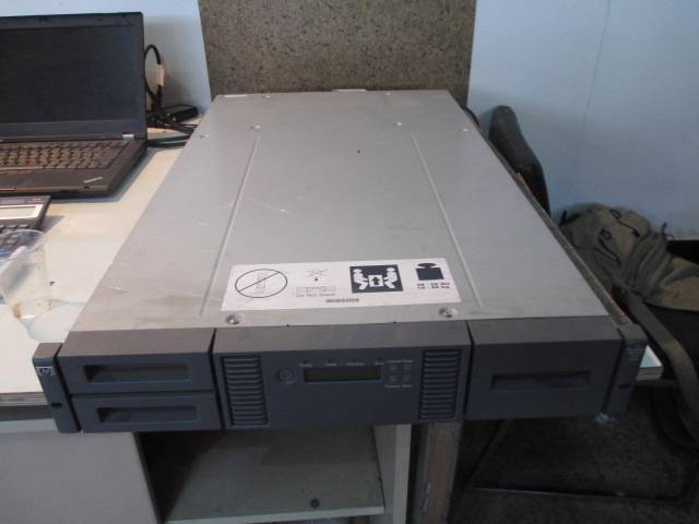 HP StorageWorks MSL2024 Tape Library W/2x lto3 1/8 G2 Ultrium 920 HA173A 435247