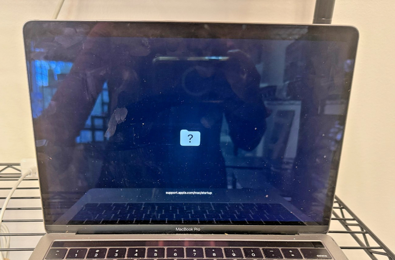 Apple MacBook Pro 512GB SSD I7 6GB RAM LOGIC BOARD + BATTERY + TOP CASE