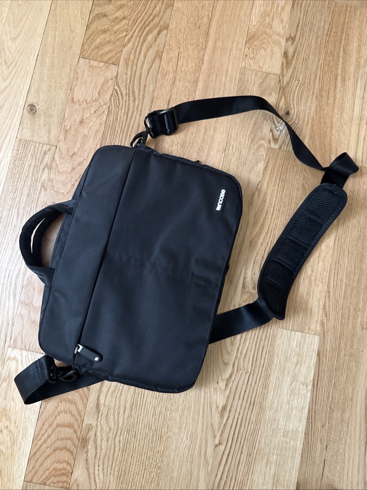 Incase Laptop Bag with Padded Shoulder Strap, Compatible with 14" Laptop