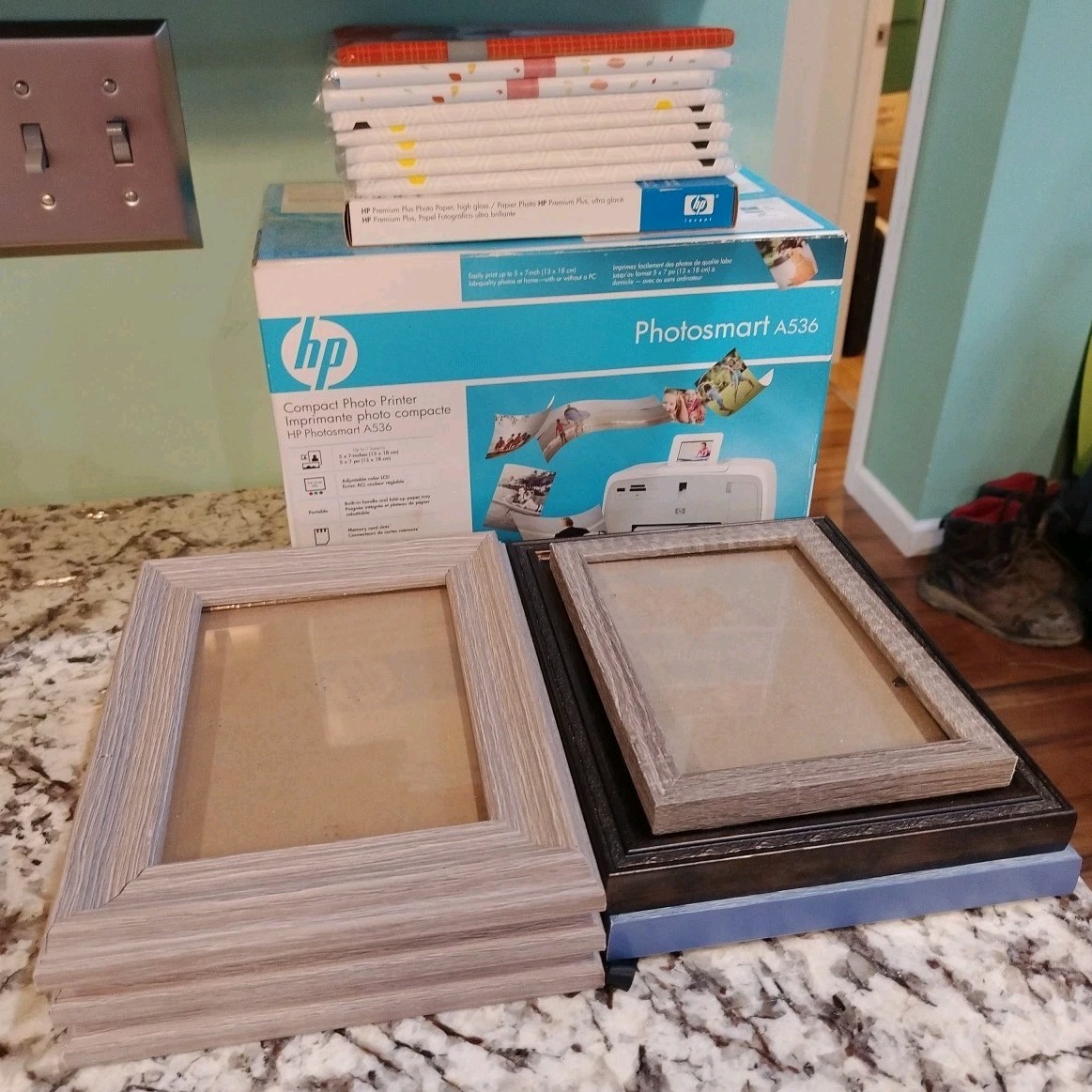NIB HP Photosmart A536 Compact Photo Printer W/ Photo Paper & 6 Frames(5x7)