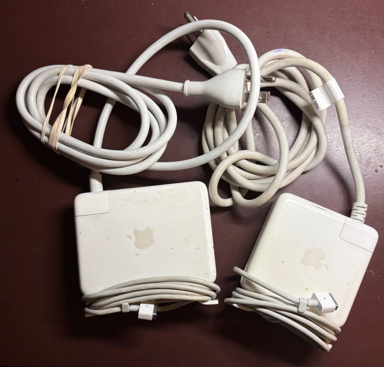 LOT OF 2 OEM APPLE MAGSAFE POWER ADAPTERS - MD A1172 AND MD A1222
