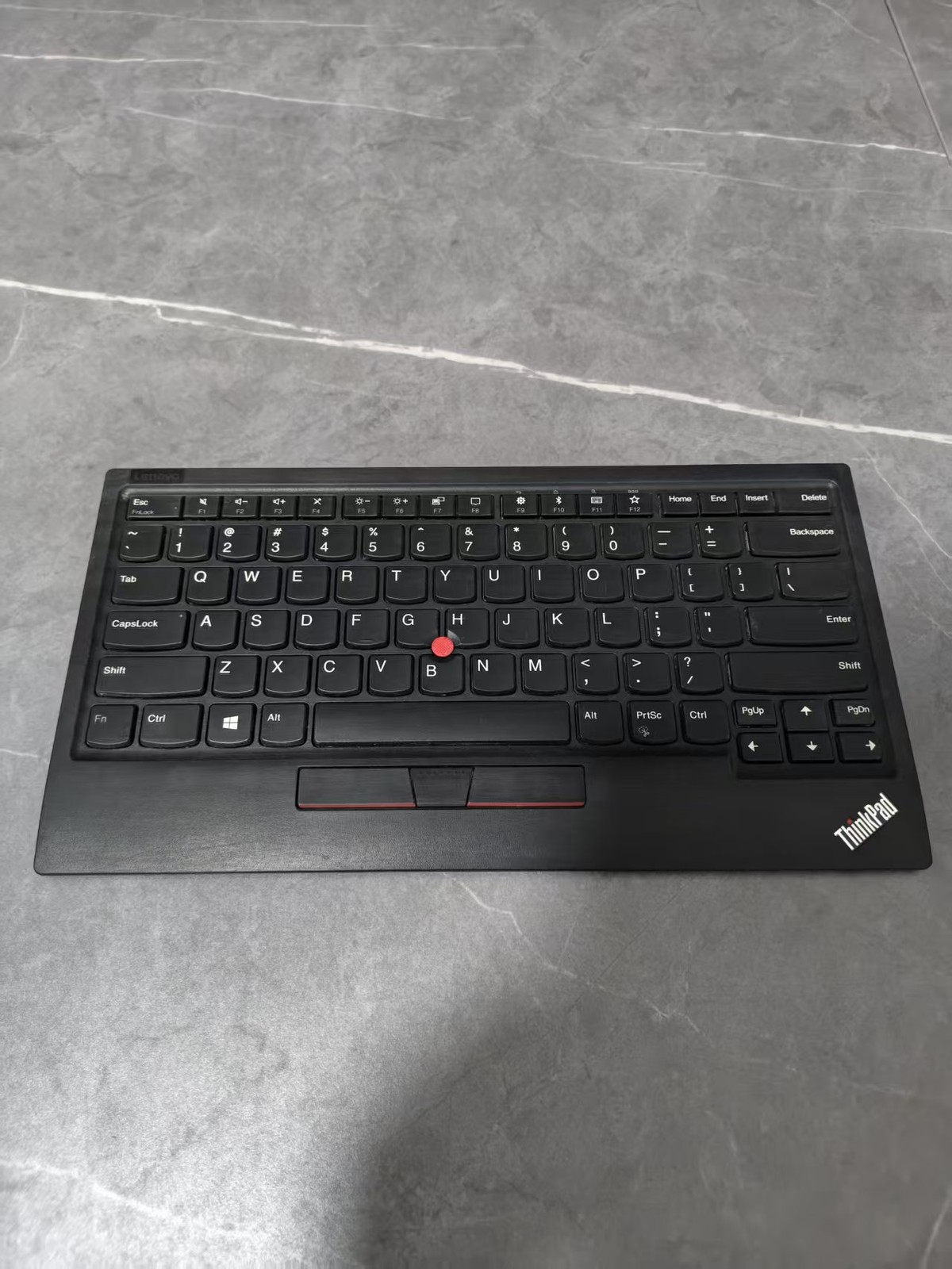 Lenovo ThinkPad TrackPoint Keyboard II KC-1957 Bluetooth US No USB Dongle