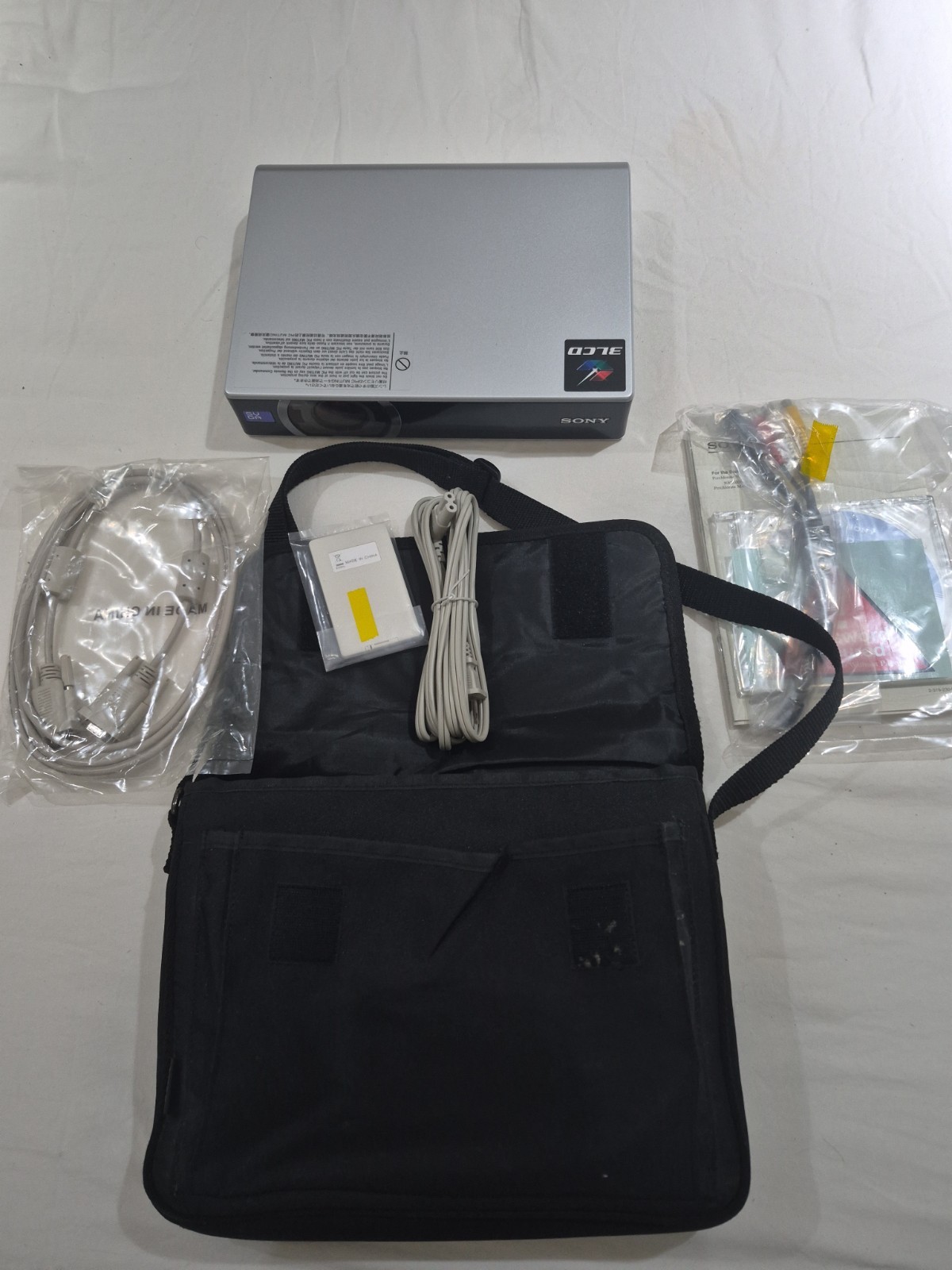 BRAND NEW $1370 Sony VPL-CS21 3LCD SVGA Projector 800x600 Silver NO HDMI 2500Hrs