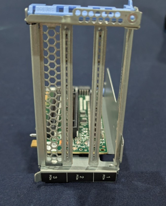 Lenovo 2U Riser 3x PCI4 x16 ThinkSystem - SM17A83227 / 03GX001