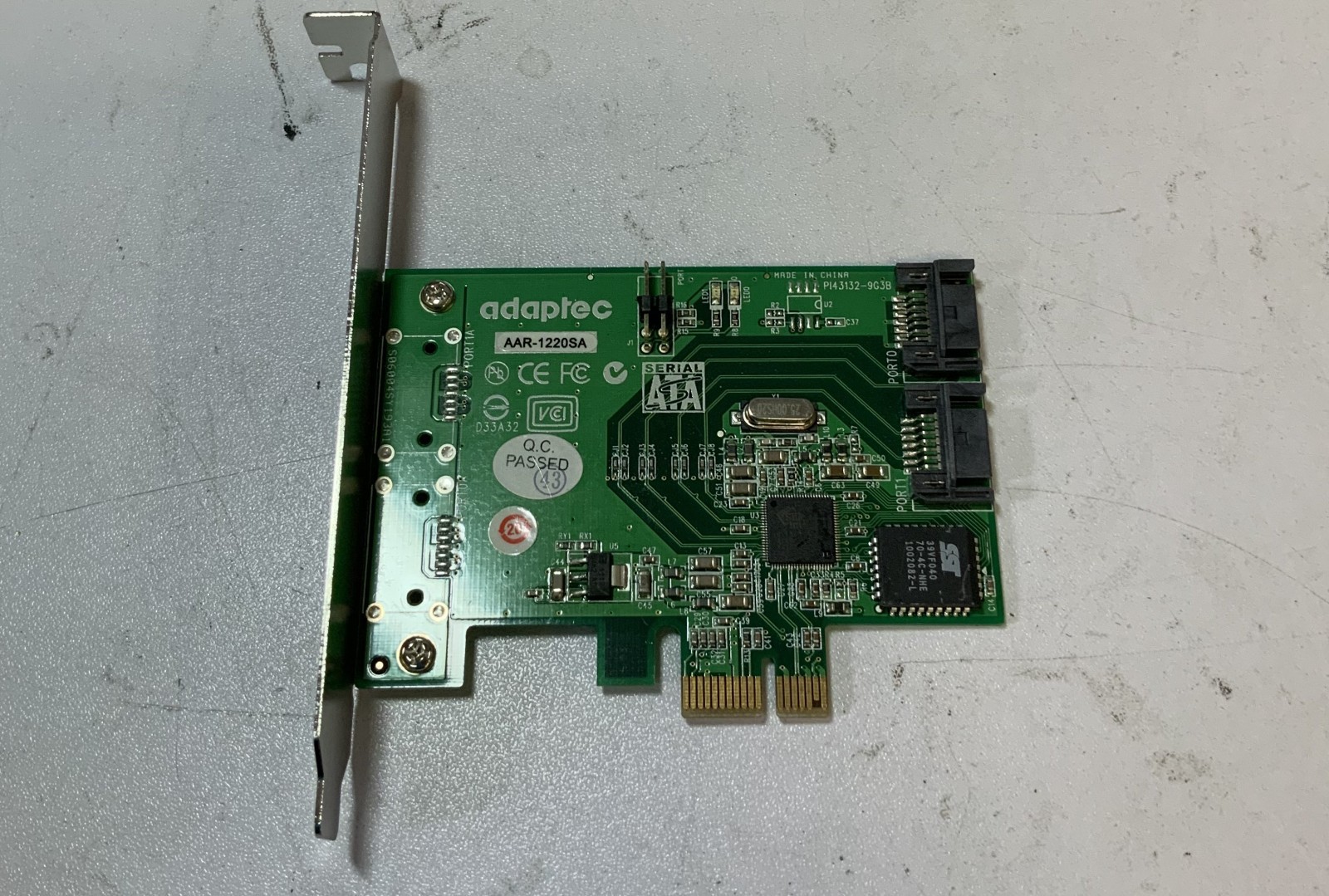 Adaptec AAR-1220SA SATA PCIe RAID Controller Card (PCA-00279-01-B Rev A) "Q2B"