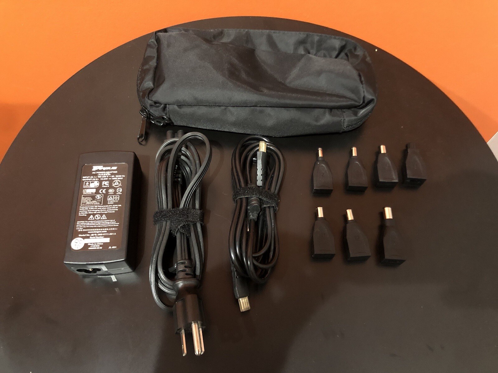 Targus AC/DC Notebook Power Adapter ac70u Carrying Case Adapters 800-0111-001A