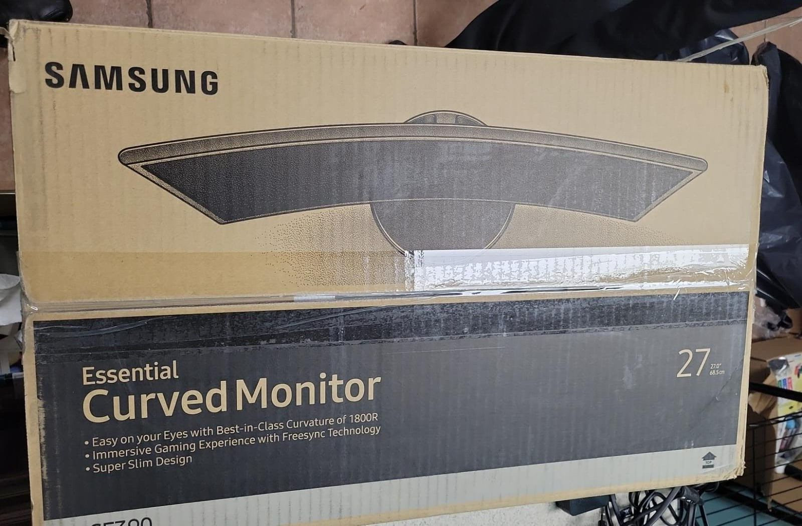 Samsung 27" Ultra-Slim LED Curved Monitor HDMI (LC27F390FHN) ™