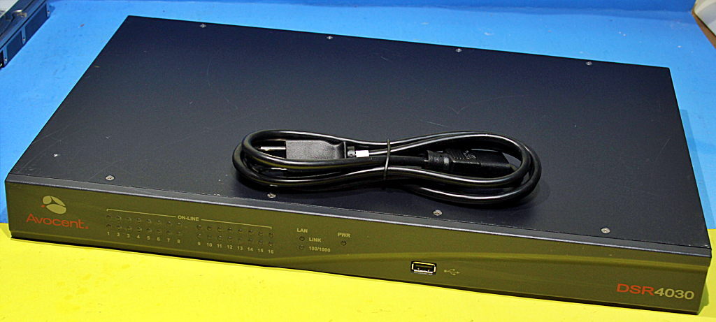 AVOCENT DSR4030 Avocent 16-Port KVM over IP Switch, 4 Digital Paths 520-391-007