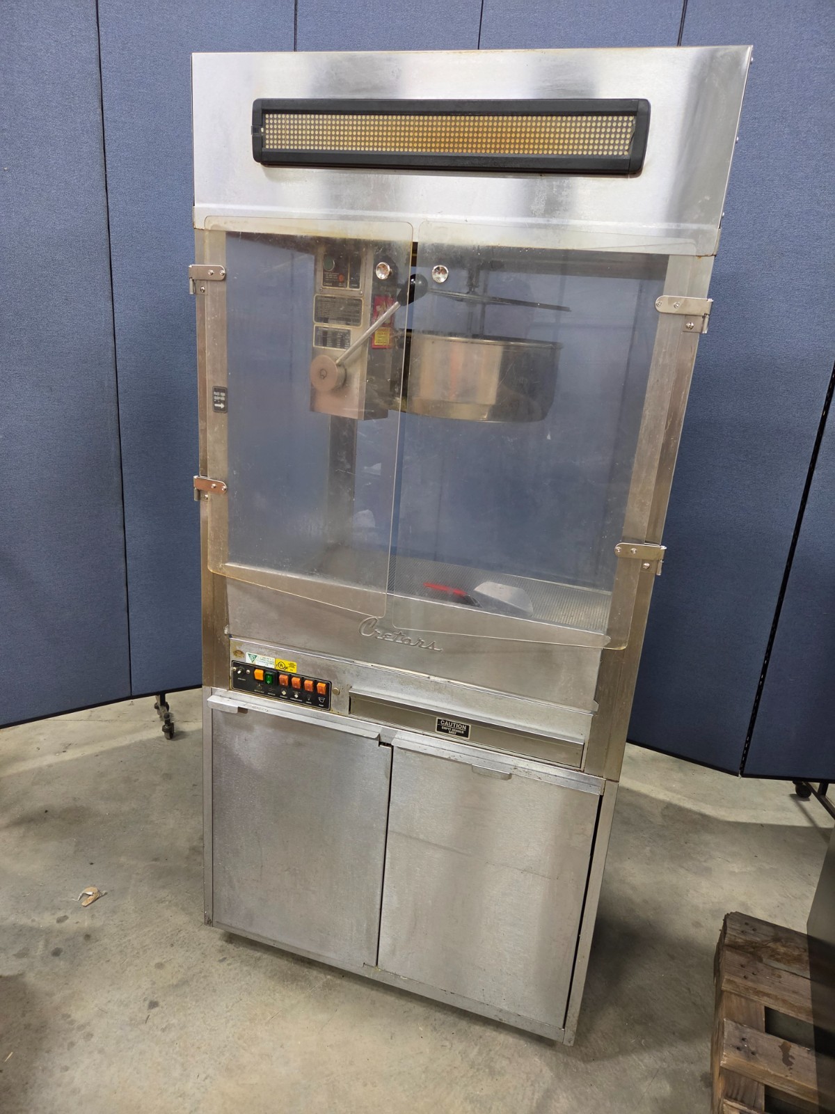 Cretors Mach5 48oz Kettle Commercial Enclosed Cabinet Popcorn Popper Machine