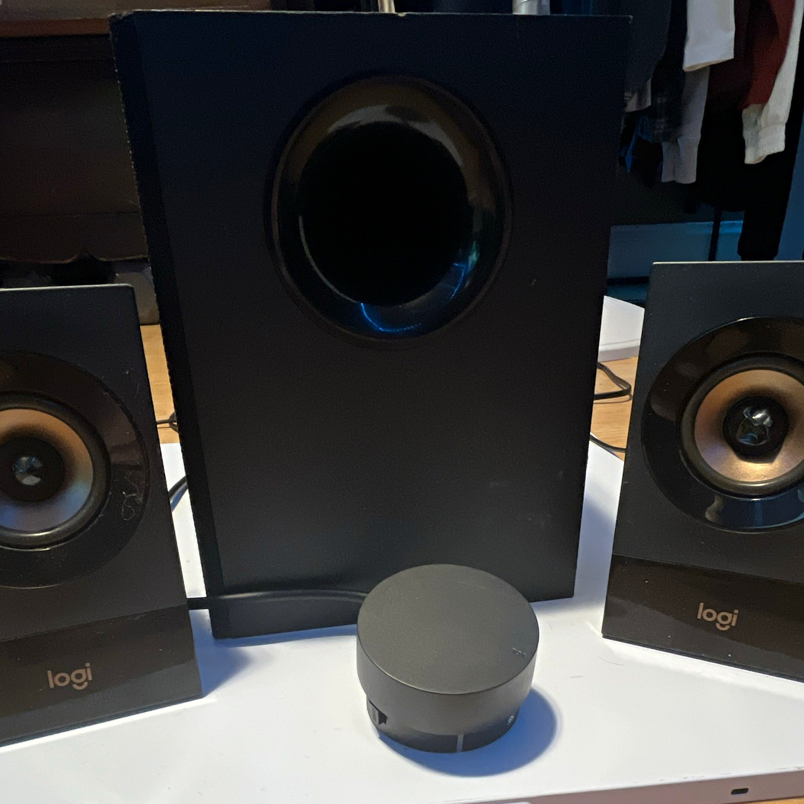 Logitech Z533 2.1 Channel Computer Speakers W/bass and volume control and sub