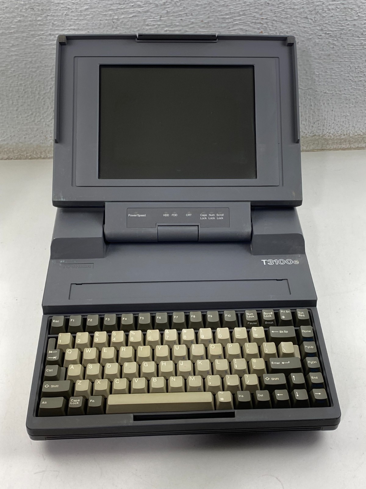 Vintage 1986 Toshiba T3100e Portable Computer Retro Laptop