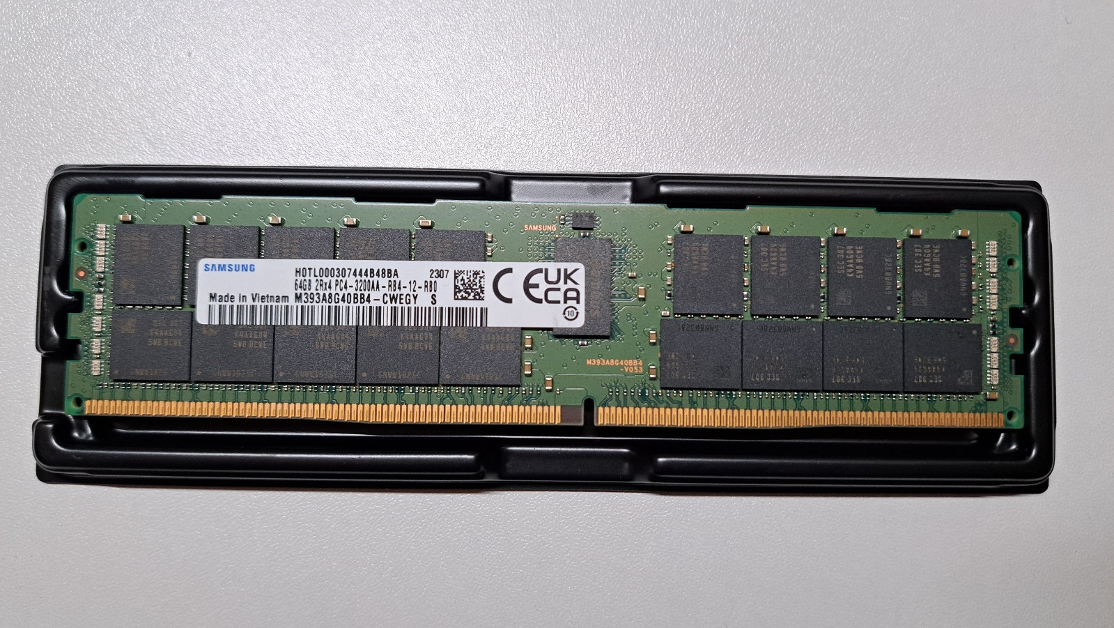 Samsung 64GB 3200MHz 288-Pin RDIMM Memory Module (M393A8G40BB4-CWE)