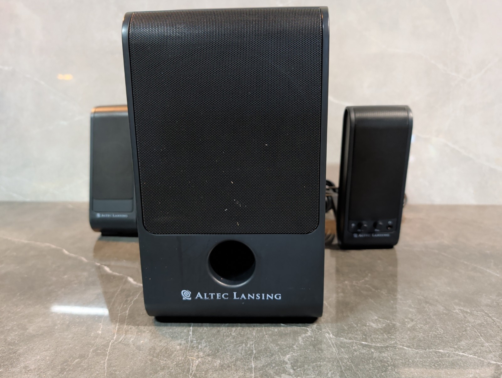 ALTEC LANSING AMPLIFIED pc Computer SPEAKER SYSTEM VS2221 Gaming Entertainment