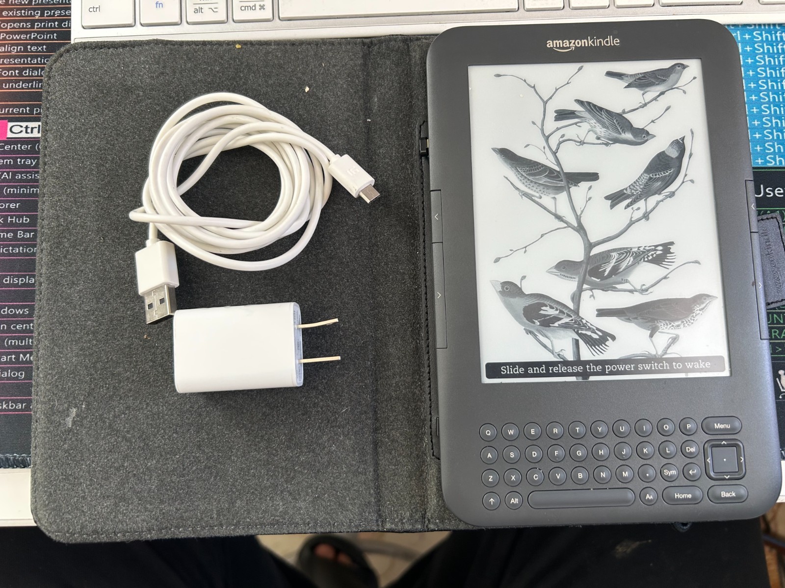 Amazon Kindle Keyboard 3rd Generation 6" Wi-Fi E-Reader D00901 Bundle Case Cable