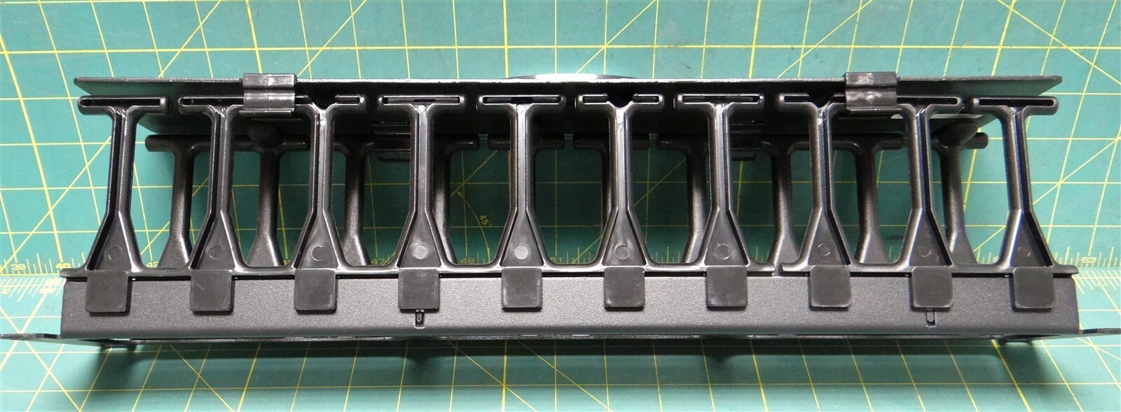Tripp Lite SRCABLEDUCT2UHD 2U Lg. Capacity Horizontal Network Rack Cable Manager
