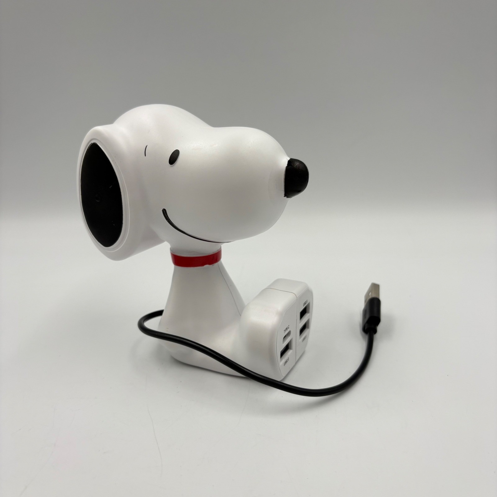 Peanuts Snoopy USB Hub 4-Port Charging Station Type-C USB 2.0 FB-PNTHUB-SNPYS9
