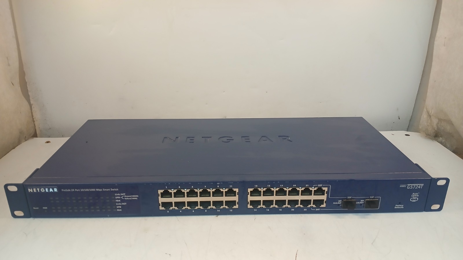 NetGear ProSafe 24-Port gigabit Smart Switch GS724T v2 *TESTED WORKING* *READ*