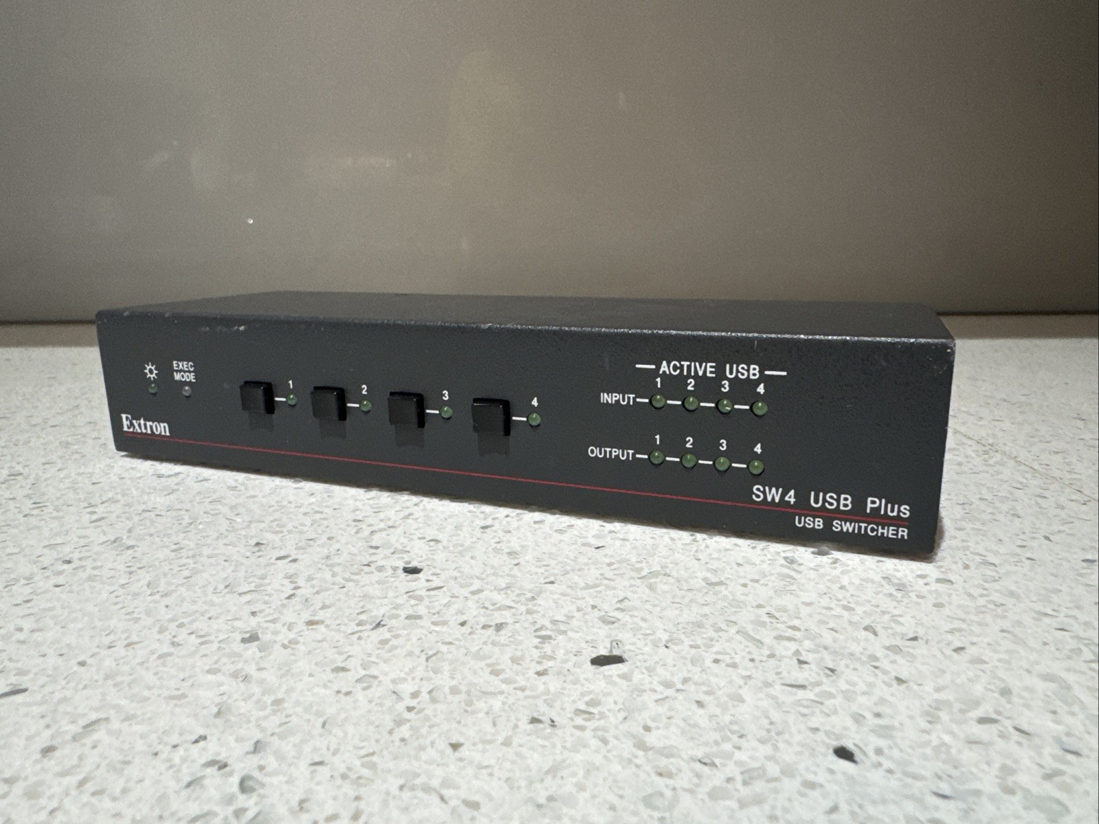 Extron SW4 USB Plus switcher, 4 Inputs And 1 Output