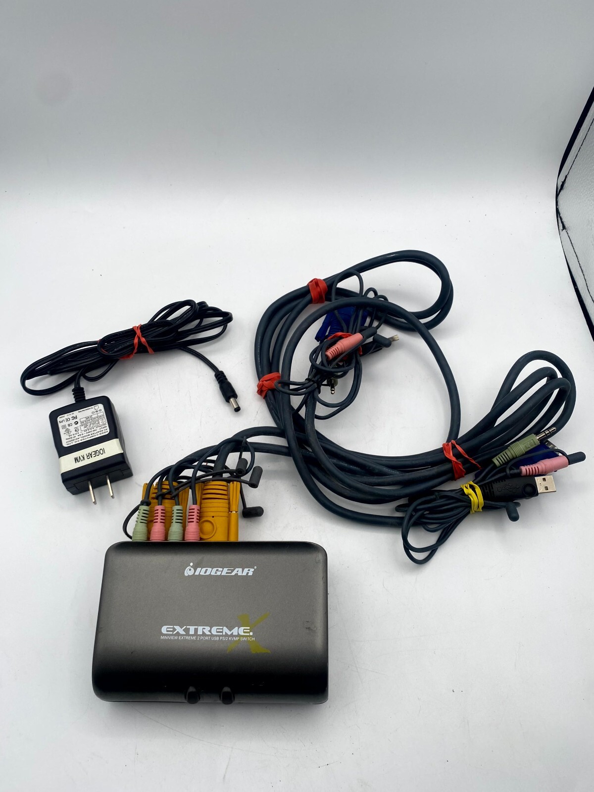 IOGEAR GCS1732 MiniView Extreme 2-Port Multiplatform KVM Switch Box with Cables