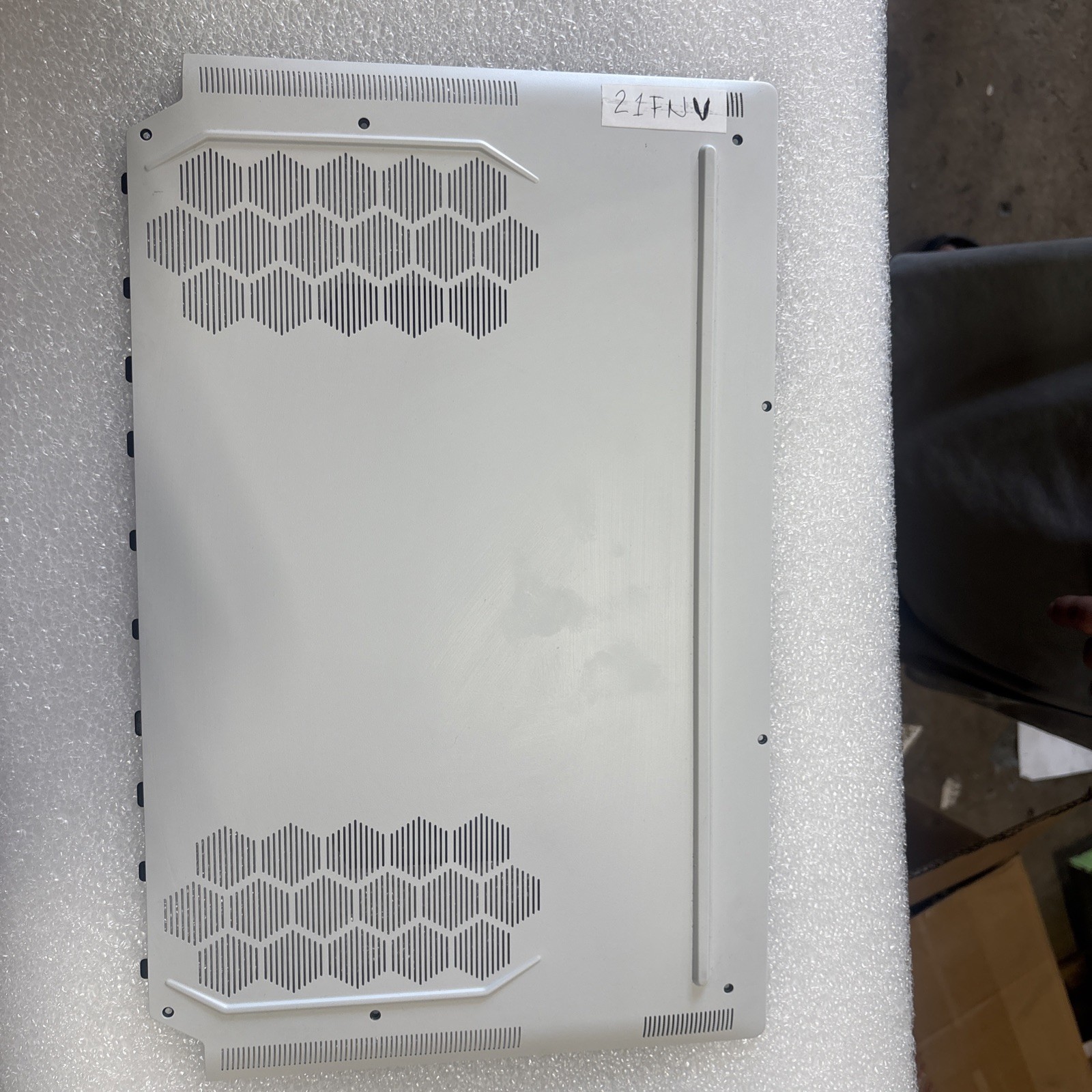 OEM Genuine Dell Alienware X17 R2 Bottom Base Back Cover White 021FNV 21FNV M77