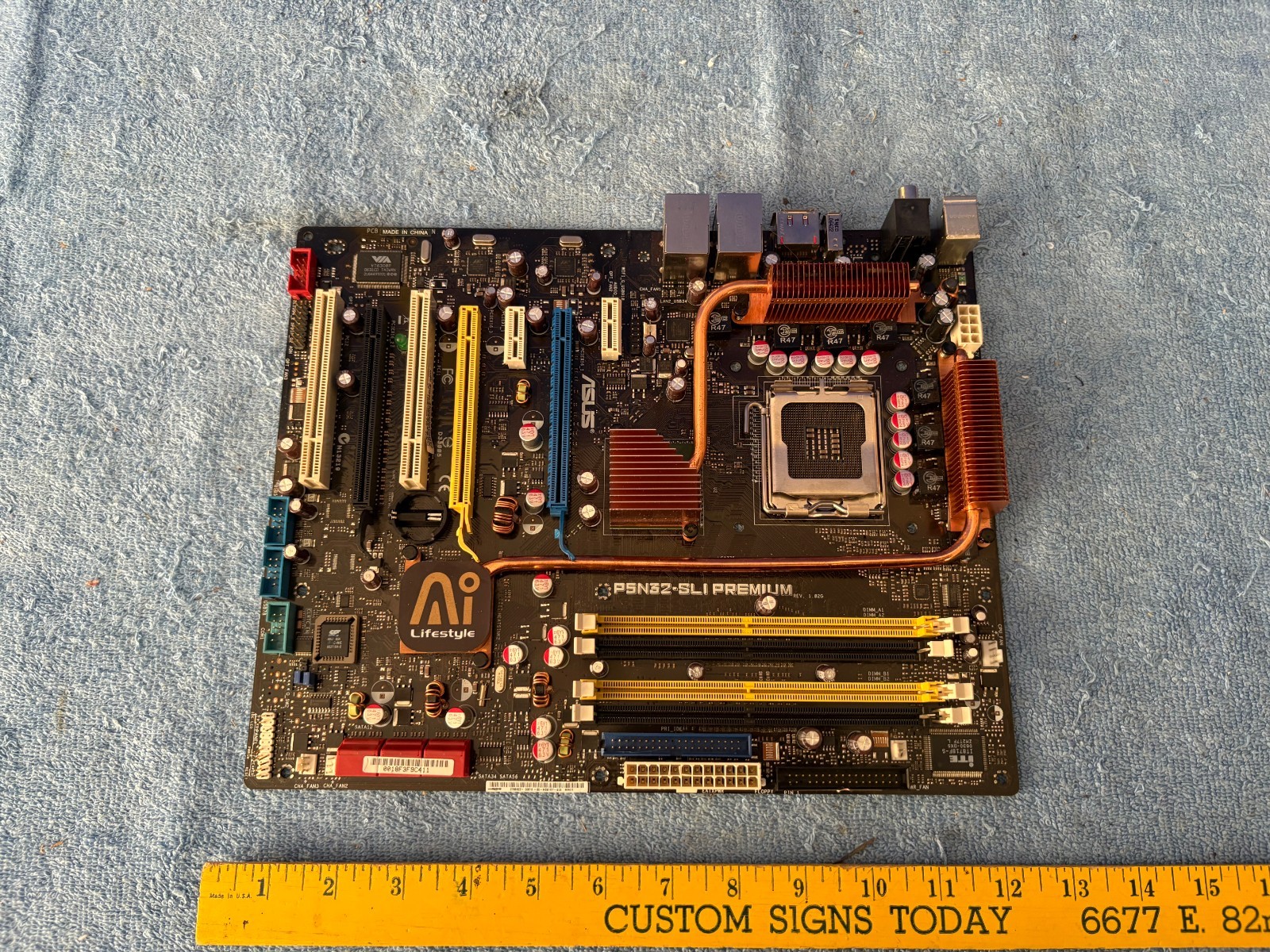 Asus P5N32-SLI Premium Motherboard