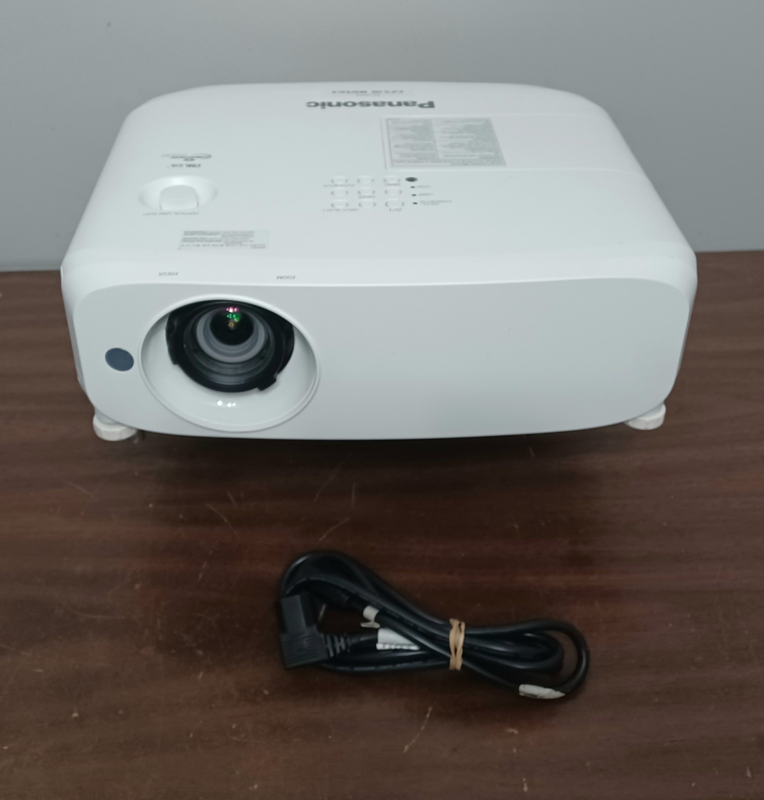 Panasonic PT-VZ570 WUXGA Projector w/Power Cord/Mounting Bracket Nice (#1)