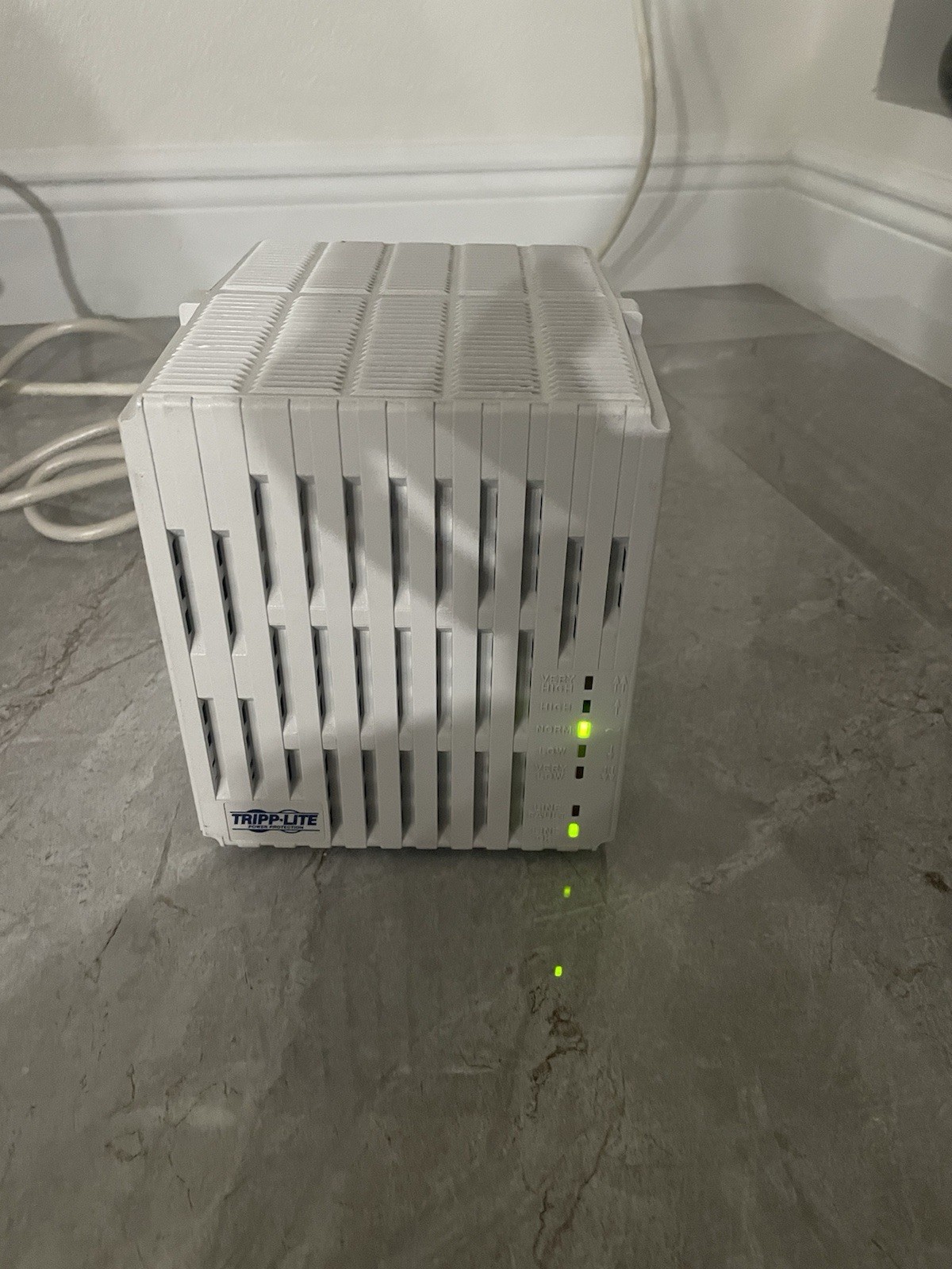 TRIPP LITE POWER CONDITIONER LC1200