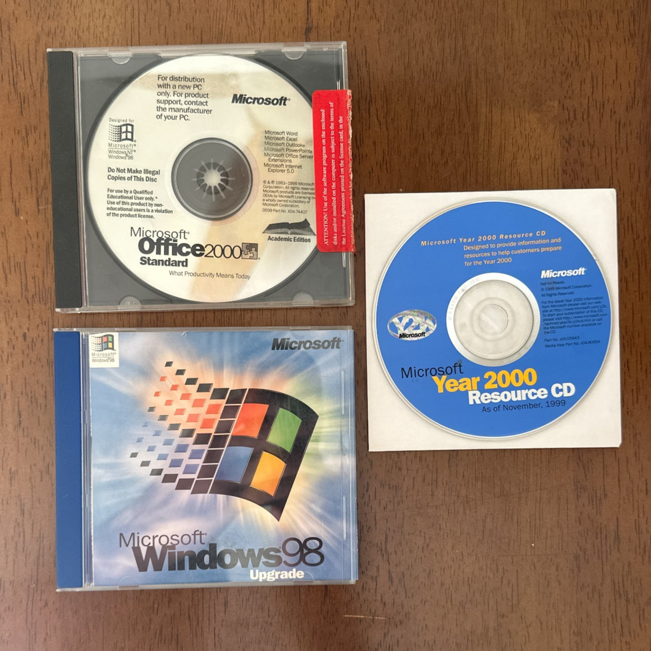 Microsoft Retro PC Software Bundle - Windows 98 with Key Office 2000 Y2K CD