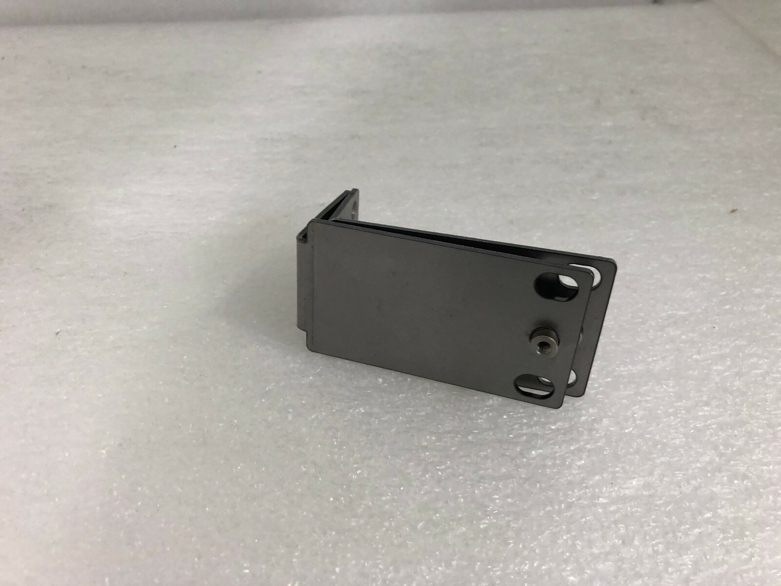New Juniper Networks SRX300-RMK1 rack mount brackets for SRX300 Service Gateway