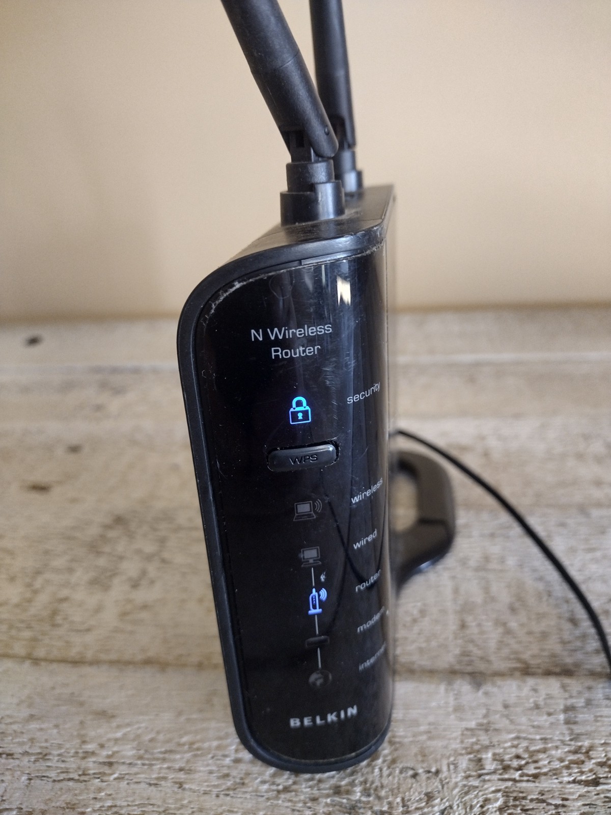 BELKIN F5D8236-4v3 N Wireless 4-Port Router w/ Power Supply Bundle Tested 