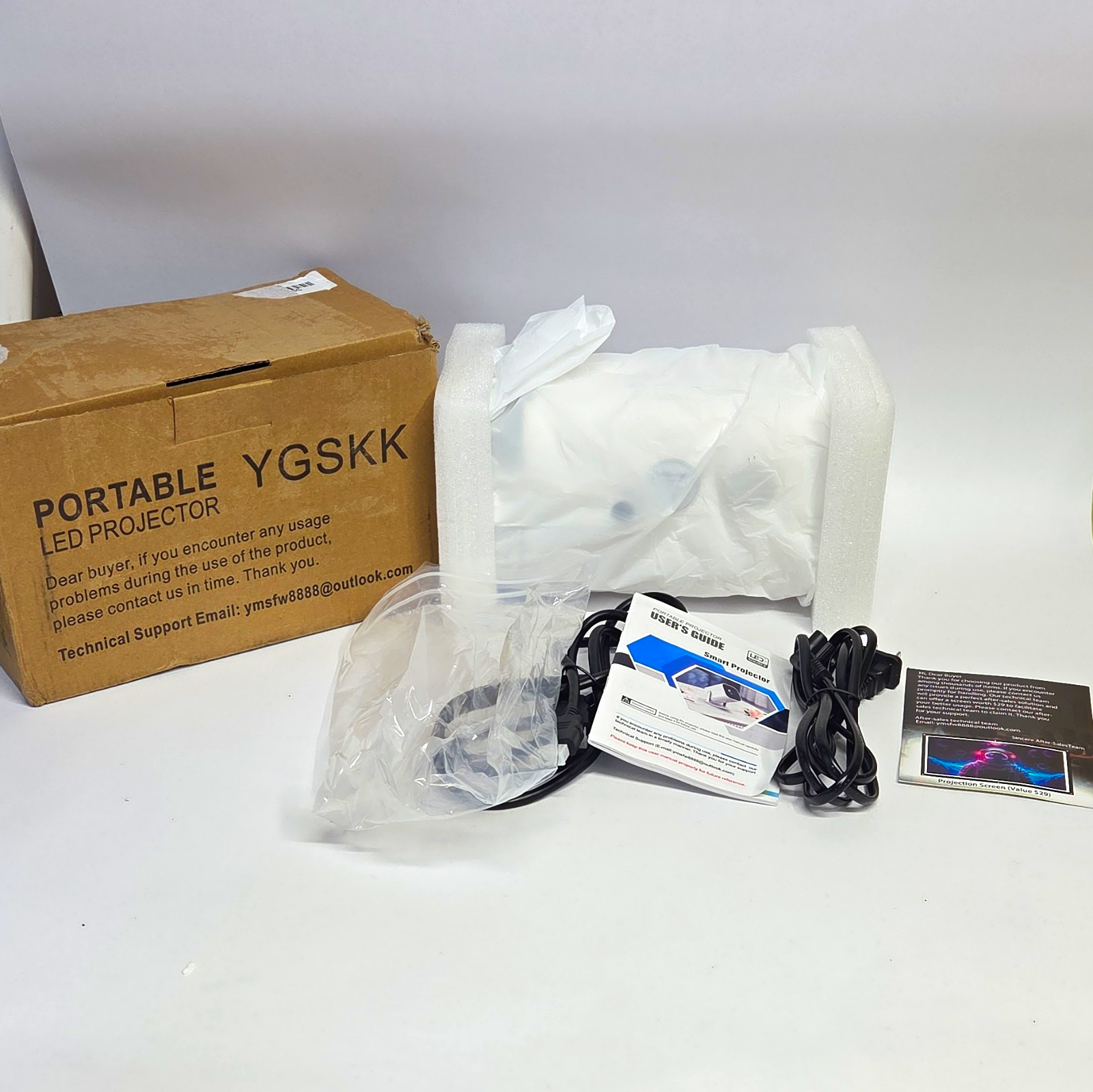 YGSKK M8 Portable White LED Desktop Projector 16:9 HDMI Standard USB MPN