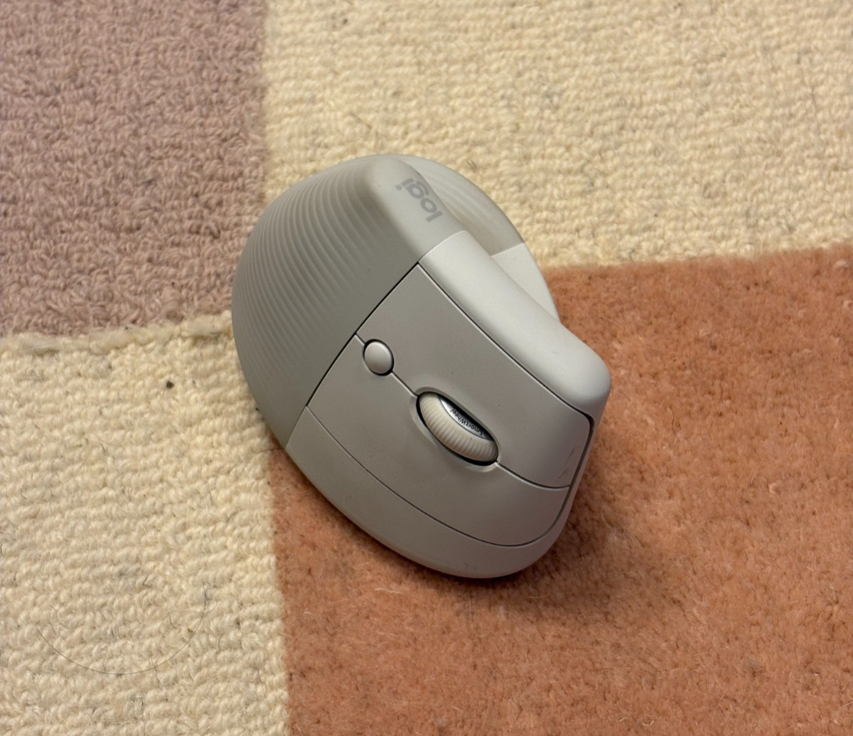 Logitech LIFT Wireless Vertical Ergonomic Mouse WHITE - Bluetooth Tested & Works