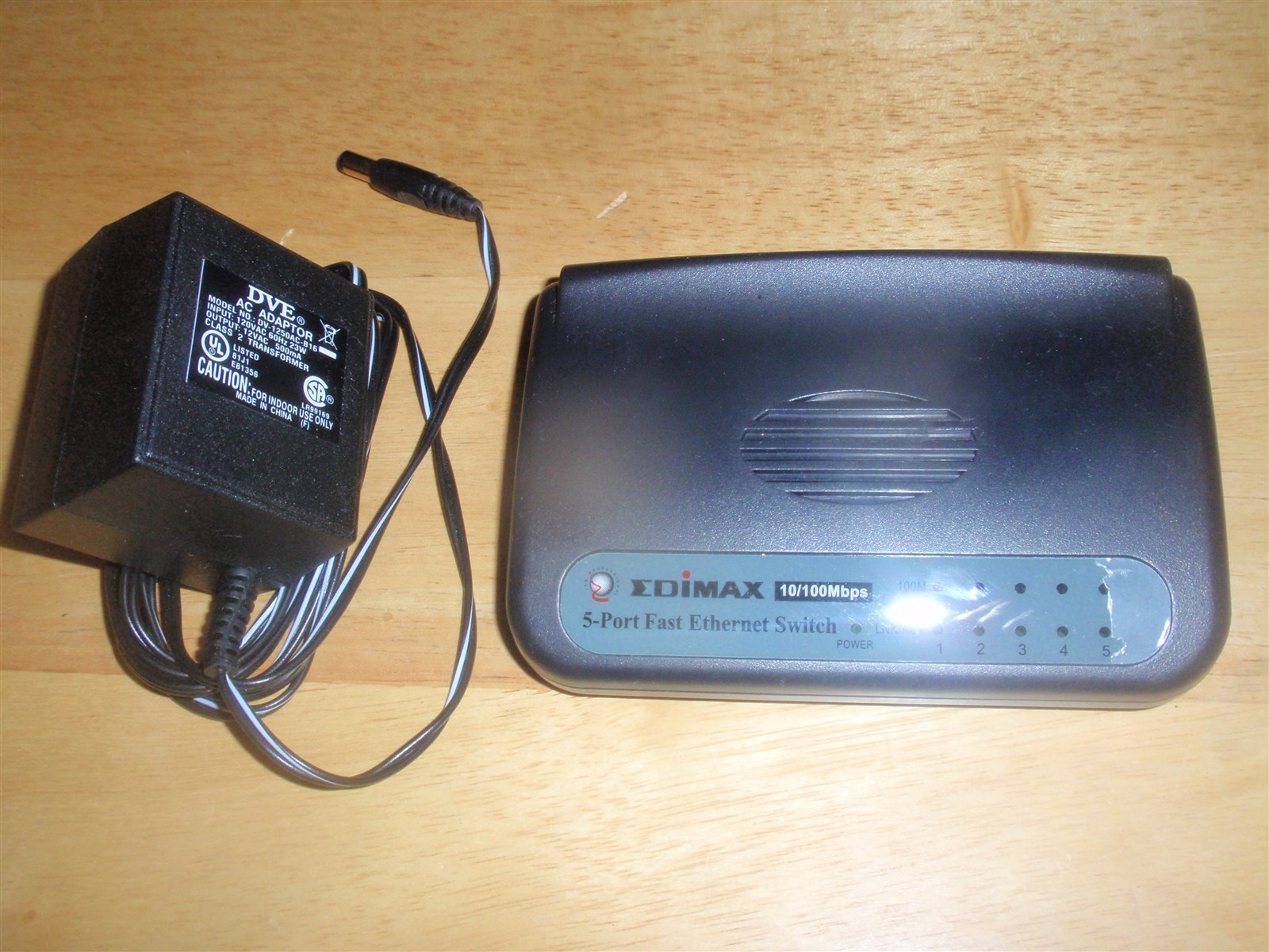 Edimax Model ES-3105P 5-Port Fast Wired Ethernet Network Switch 10/100 Mbps