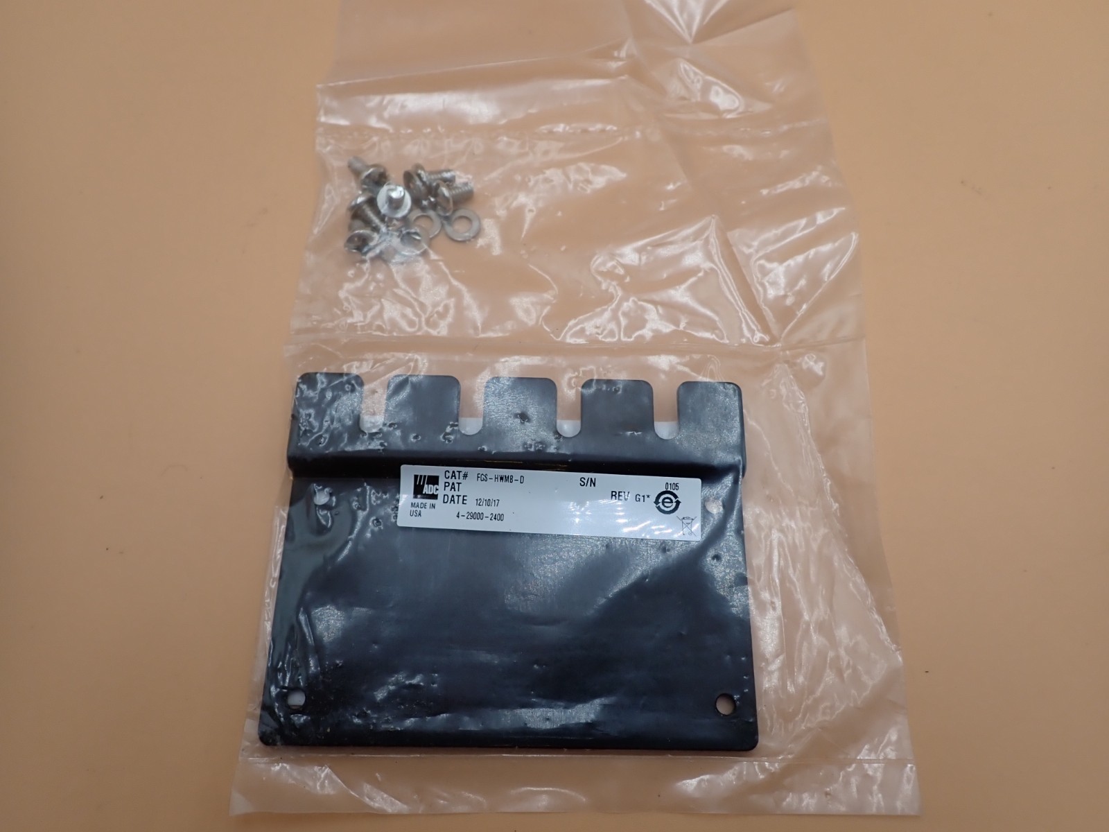 NEW FGS-HWMB-D ADC TE COMMSCOPE FIBERGUIDE 4X4 VERTICAL SLOT DUCT MOUNTING KIT