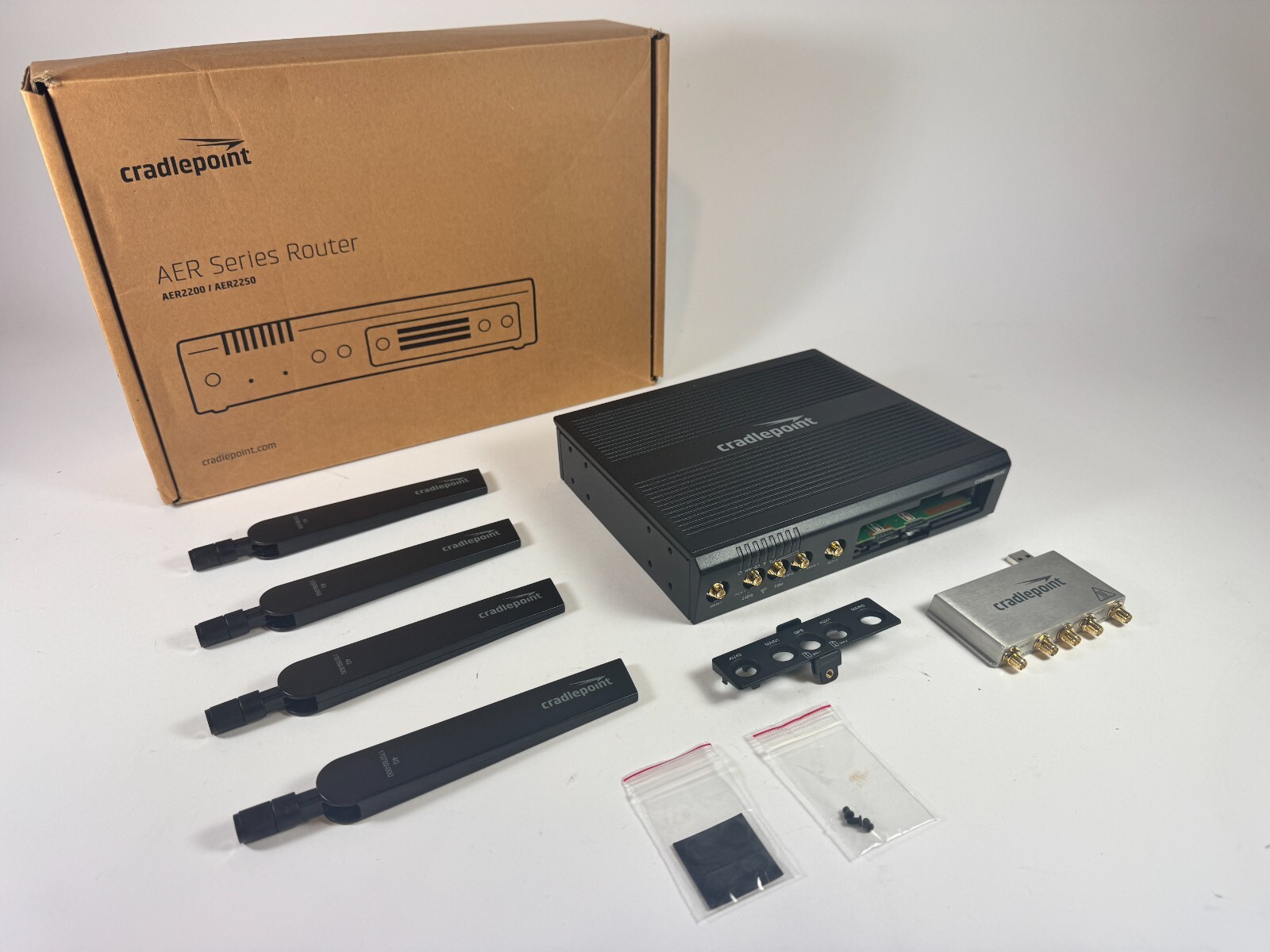 Cradle Point AER Series Router AER2200- AER2250
