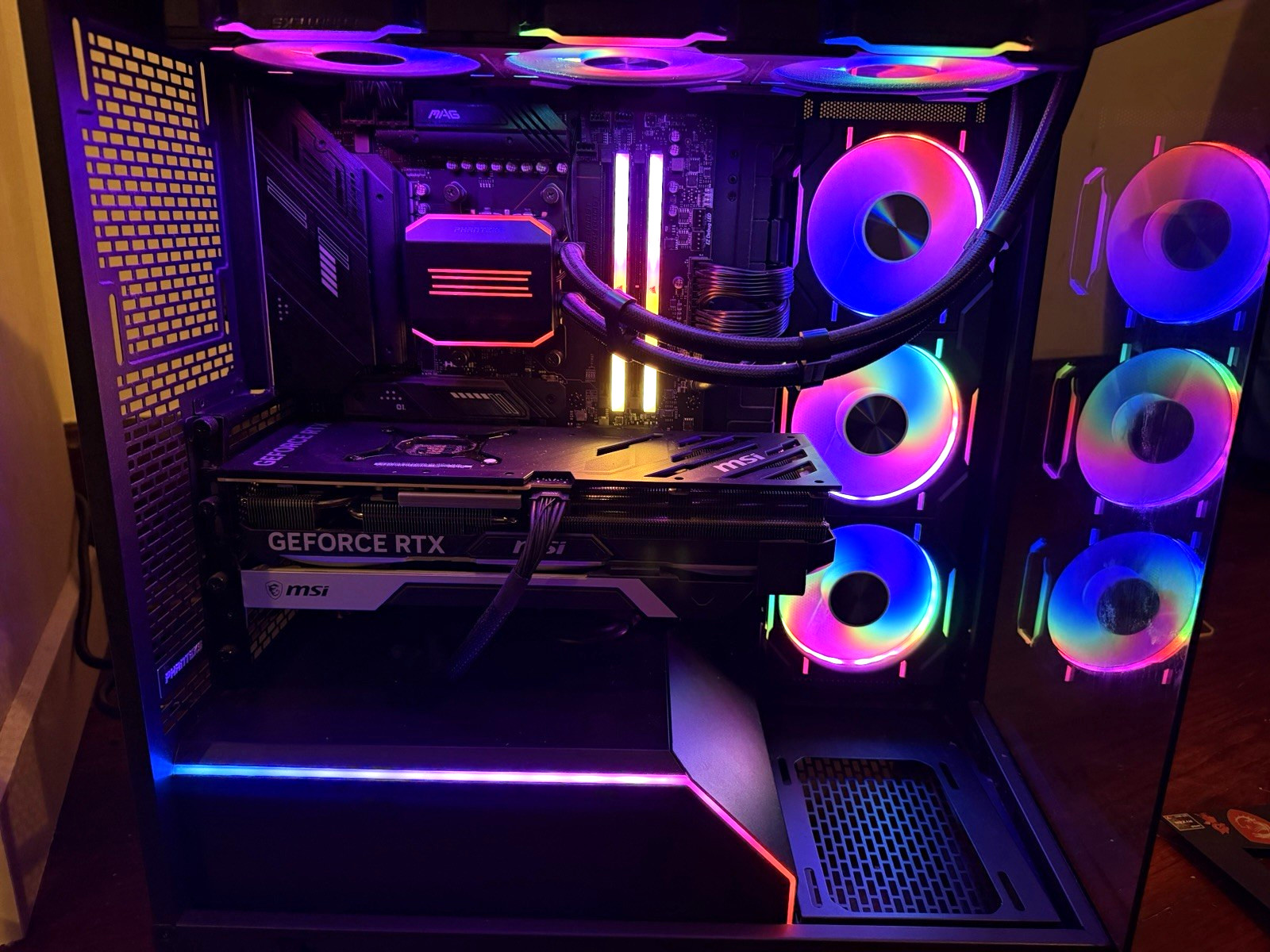 HIGH-END GAMING PC + COMPLETE GAMING SETUP