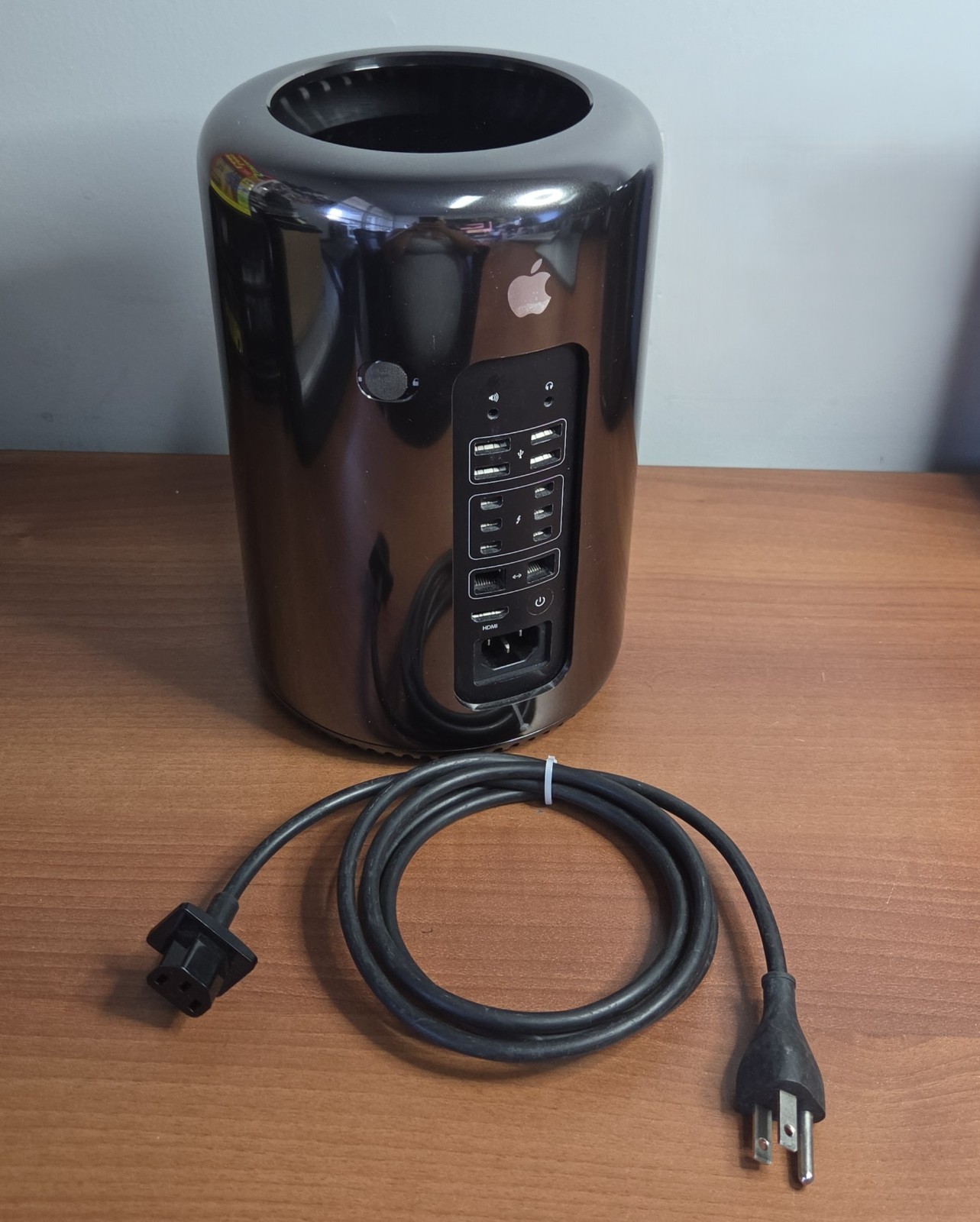 Apple Mac Pro 2013 3.5 GHz 6-Core Xeon E5 64 GB RAM 1 TB SSD AMD FirePro D500