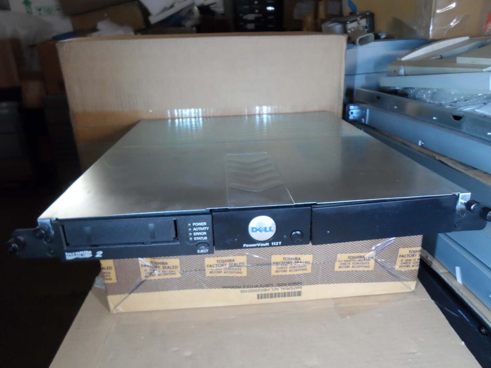 Dell PowerVault 112T PV112T with 1X LTO2 Ultrium2 SCSI LVD Rack Mount 1U Unit