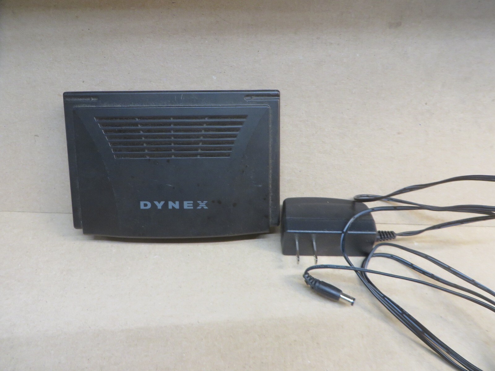DYNEX GIGABIT ETHERNET SWITCH # DX-GB8PRT 10/100/1000 With POWER ADAPTER