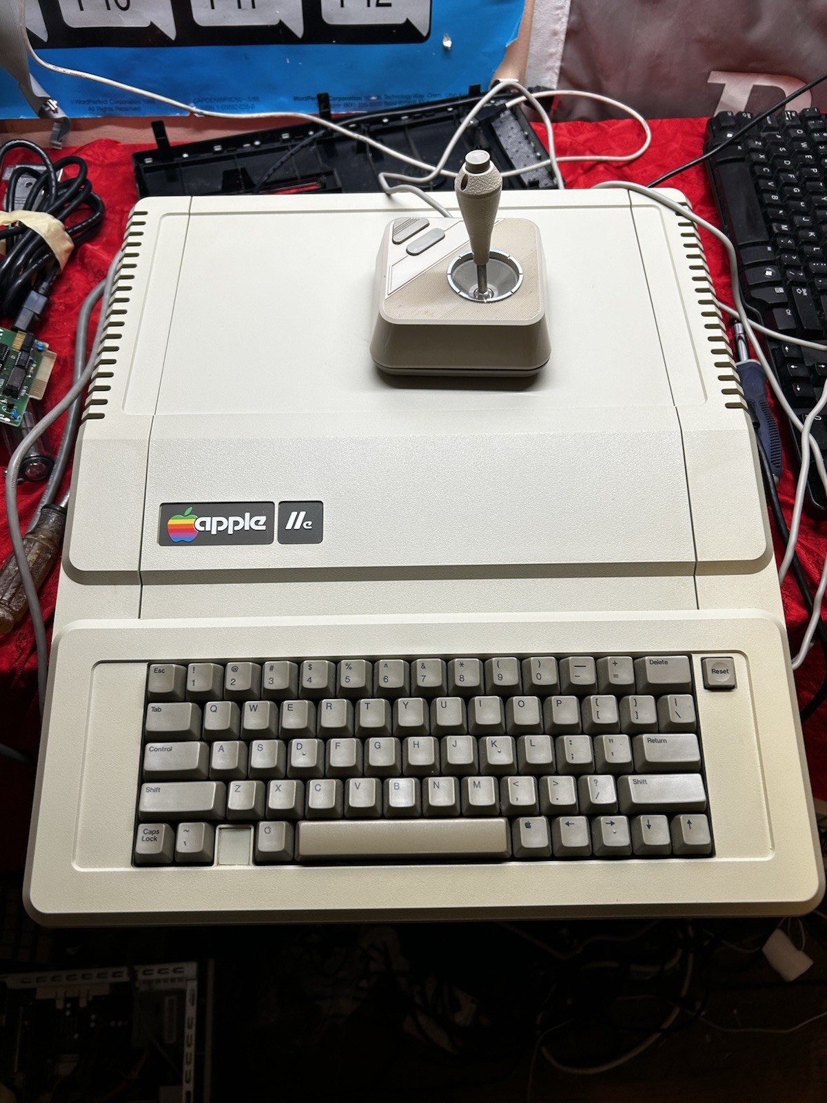 Apple IIe 2e A2S2064 tested Working With Loaded Rom Disk 80 Col Card