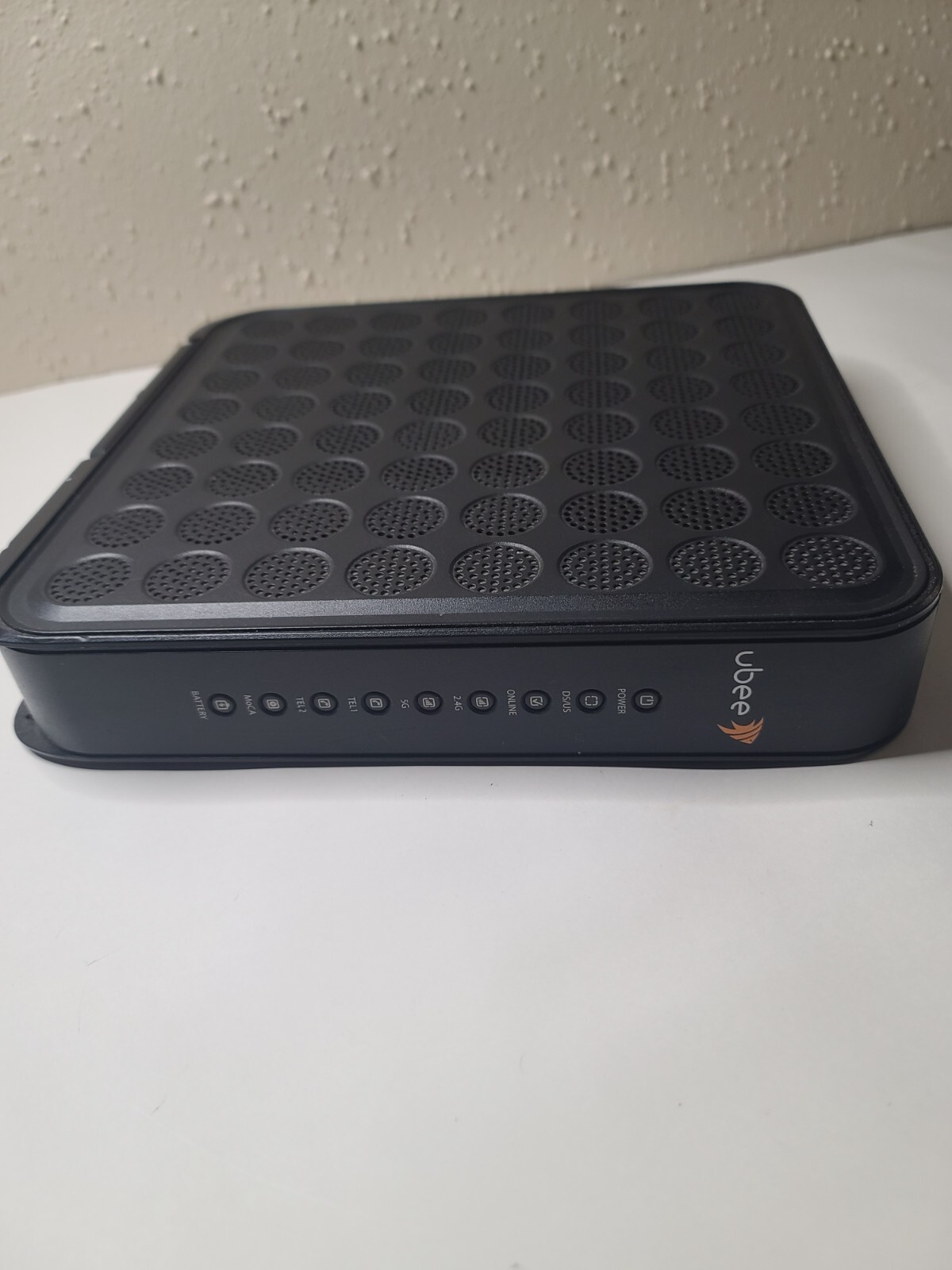 Ubee DVW32CB Advanced Wireless Voice Gateway Modem and Router DVW32C1