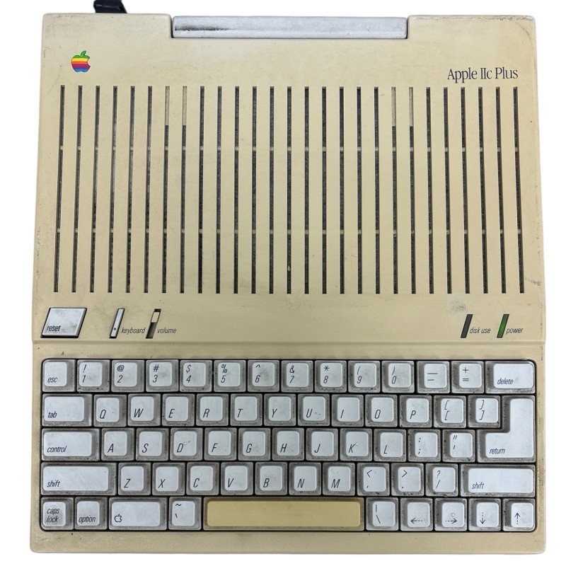 Vintage Apple IIc Plus A2S4500 Computer (powers on)
