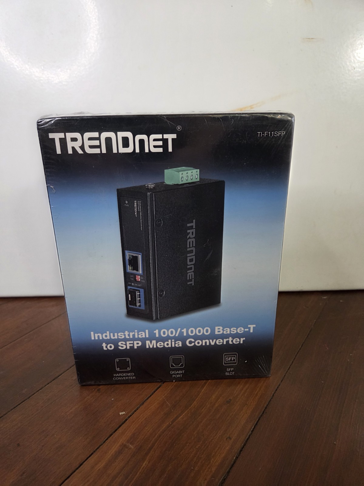 TRENDNET HARDENED INDUSTRIAL 100/1000BASE-T TO SFP MEDIA CONVERTER