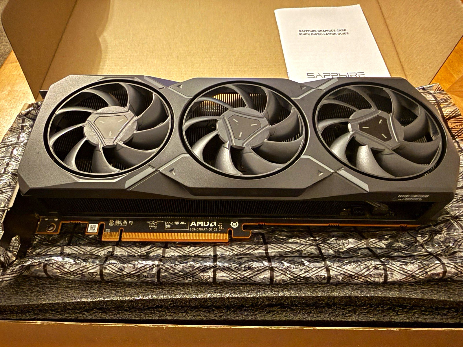 SAPPHIRE AMD Radeon RX 7900 XT 20GB GDDR6 DirectX 12 Multi-Monitor